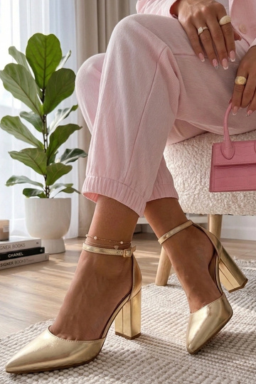 Goldene Blockabsatzschuhe...