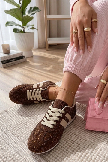 Braune Sneakers mit...