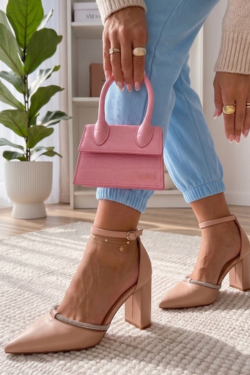 Sandfarbene Schuhe mit... 2