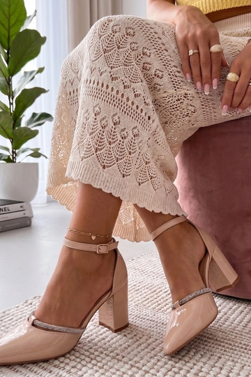 Sandfarbene lackierte Schuhe mit Zirkonia Victoria