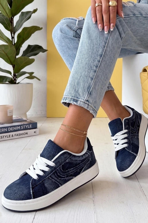 Dunkelblaue Sportschuhe mit Plateau...