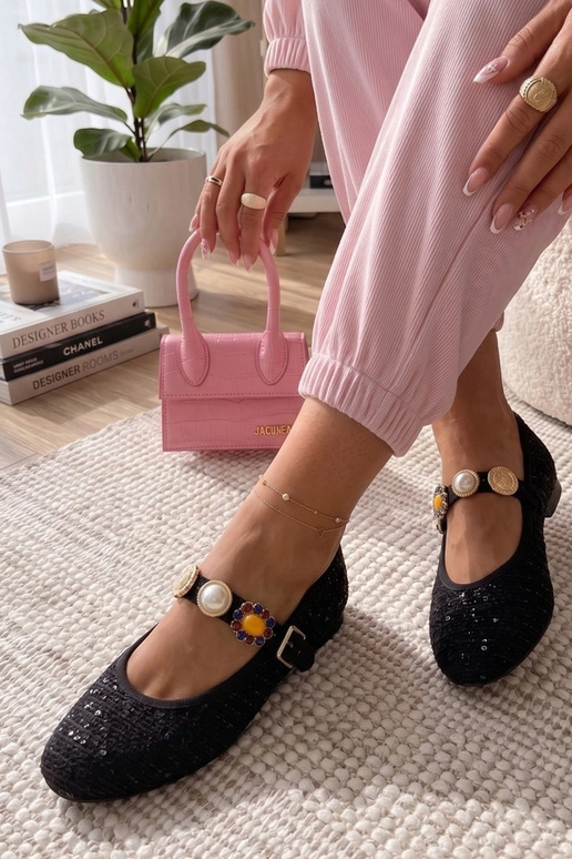 Schwarze Ballerinas mit dekorativem...