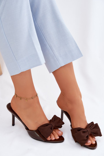Damen Pantoletten mit feinen Absätzen und Schleifen schokoladenfarben Jelessa
