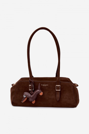 Handtasche aus Kunstvelours mit Anhänger in schokoladenbraun Noely