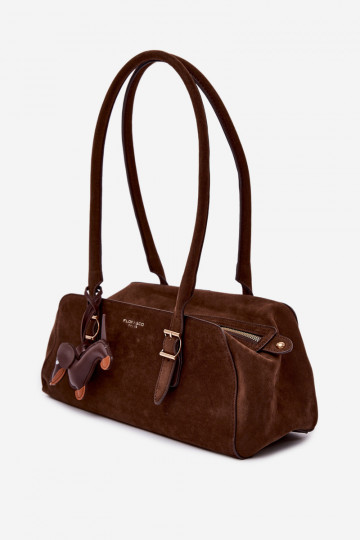Handtasche aus Kunstvelours mit Anhänger in schokoladenbraun Noely 2