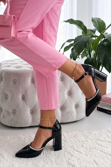 Schwarze lackierte Loafers mit Zirkonia Victoria 2