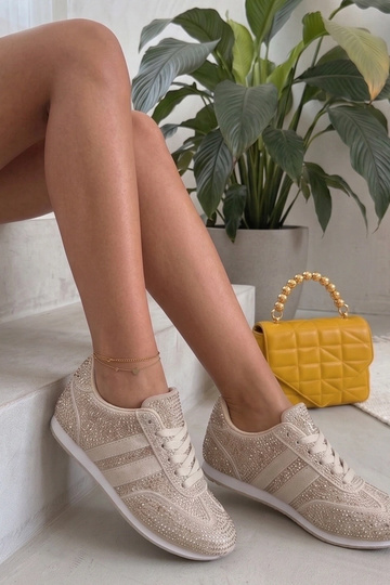 Sandfarbene Sneakers mit Zirkonia Sybilla 2