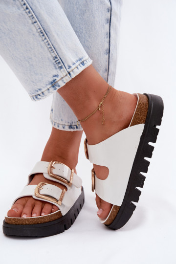 Weiße lackierte Damen-Slipper mit Plattform und goldenen Schnallen Lee Cooper LCIN-26-35-4460L 2