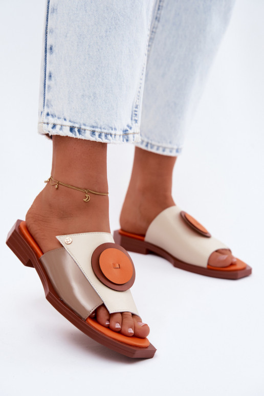 Sand- und orangefarbene Leder-Damenschlappen mit geometrischem Design Tai turiciejka K7479-18