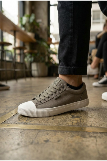 Herren niedrige Freizeitschuhe graue Farbe