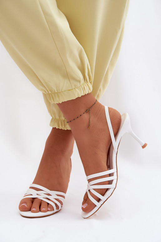Weiße Sandalen mit dünnem Absatz und Riemen Velivelle