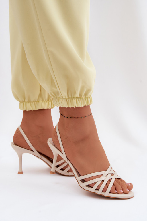 Beige Sandalen mit dünnem Absatz und Riemen Velivelle