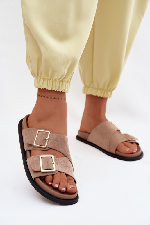 Sandfarbene Kunstveloursleder-Slipper mit goldenen Schnallen Selissea