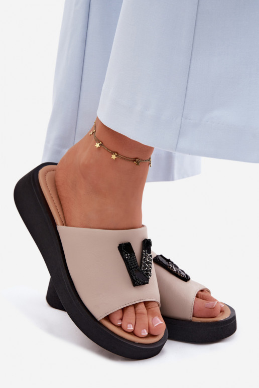 Lederhausschuhe FemininLiterą V mit einer Plattform Vinceza 66950 Beige