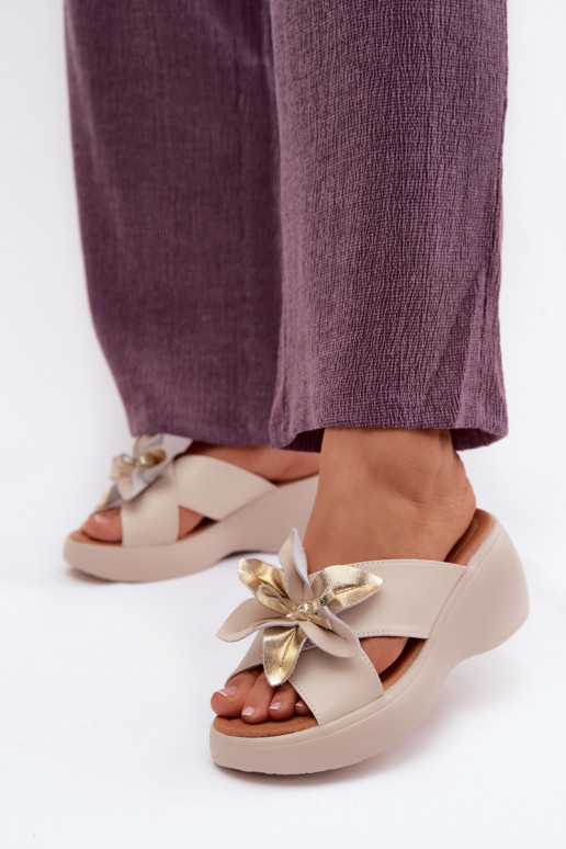 Leder-Platformsandalen mit dekorativen Blumen Vinceza 41511, sandfarben