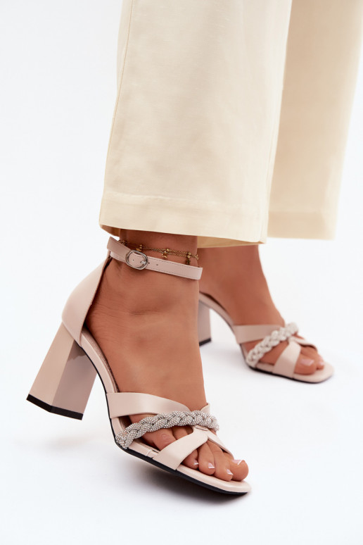Beige Damen-Sandalen mit kleinen Absätzen und glänzenden Punkten Vinceza 62298