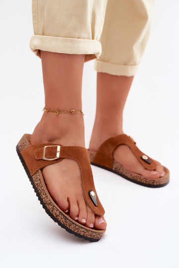 Braune Slipper aus Kunstveloursleder mit goldenen Schnallen Honey 2