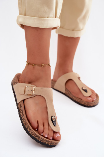 Sandfarbene Slipper aus Kunstveloursleder mit goldenen Schnallen Honey 2
