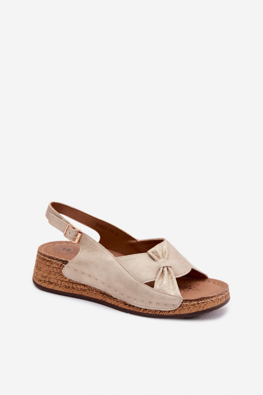 Bequeme Damensandalen mit einer Plattform goldene Farbe Iggy