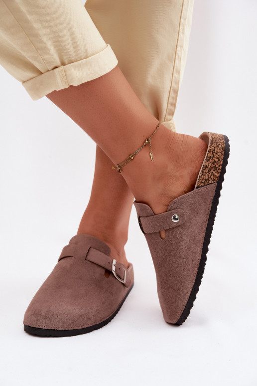 Sandfarbene Slipper mit Schnallen Lacey