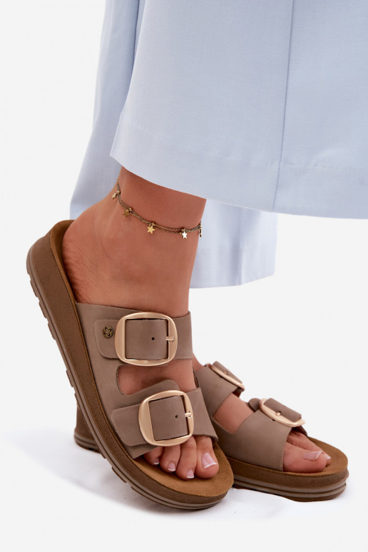 Lederne Slipper mit Schnallen in Sandfarbe