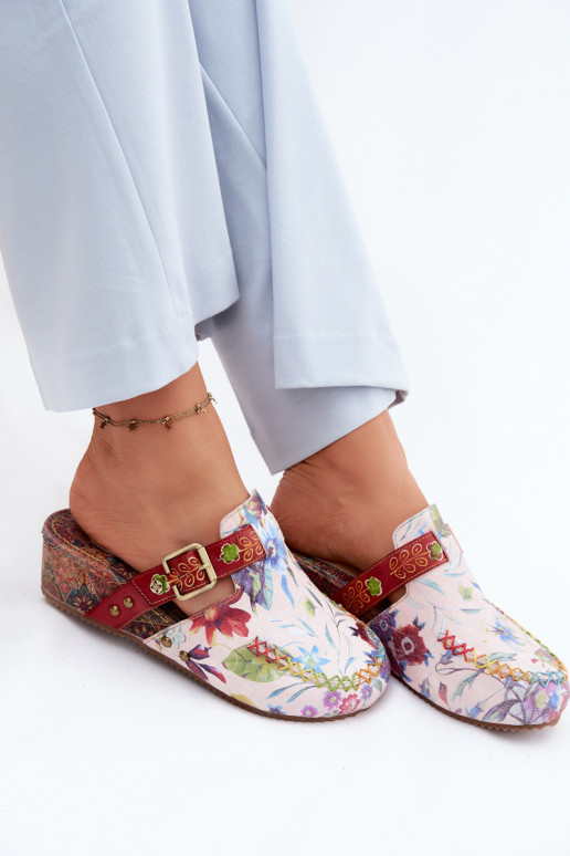 Lederne Damen-Slipper mit Plattform und Blumen in verschiedenen Farben