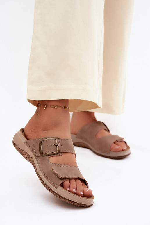 Damen-Slipper mit Schnallen und klebrigem Verschluss in Braun