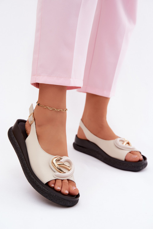 Lederne Plattform-Sandalen mit Ornamenten in Sandfarbe