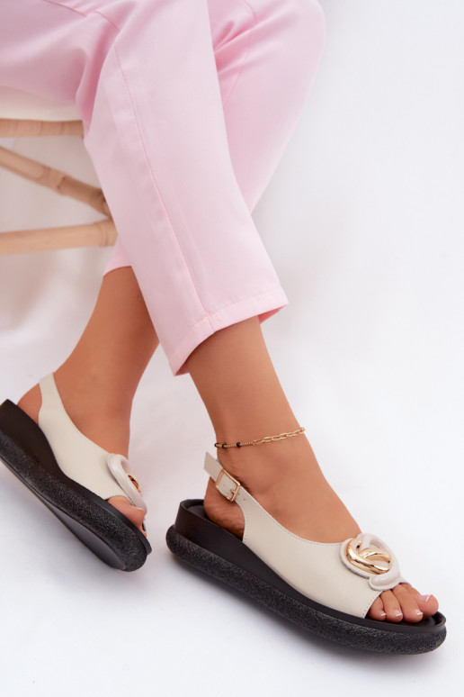 Lederne Plattform-Sandalen mit Ornamenten in Sandfarbe