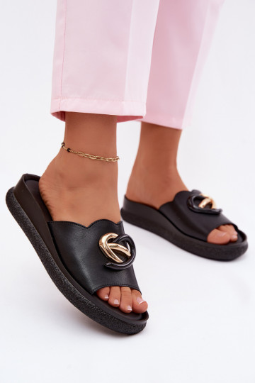 Lederne Slipper mit dekorativen Details in Schwarz 2