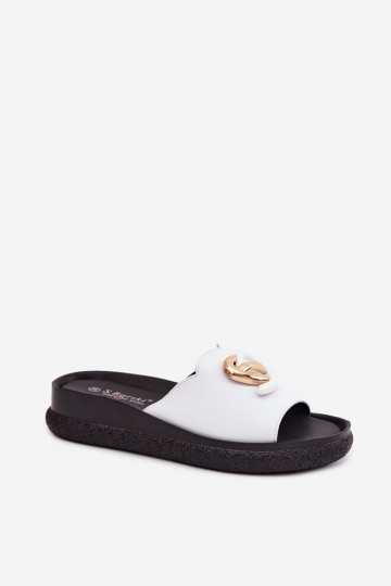 Lederne Slipper mit dekorativen Details in Weiß 2