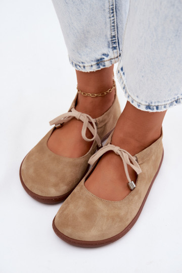 Sandfarbene Veloursleder-Ballerinas mit Riemchen Zazoo 021