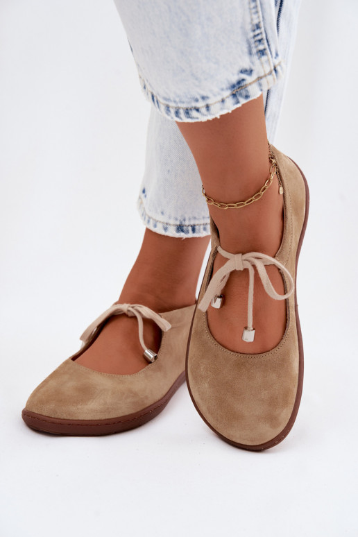 Sandfarbene Veloursleder-Ballerinas mit Riemchen Zazoo 021