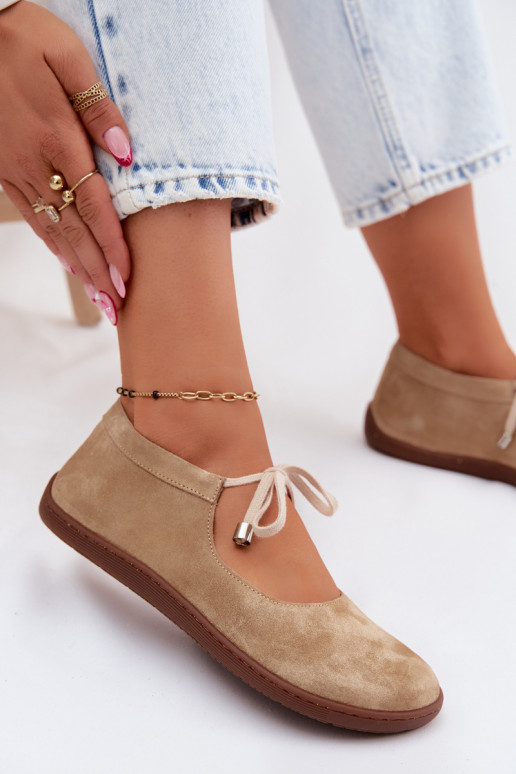 Sandfarbene Veloursleder-Ballerinas mit Riemchen Zazoo 021