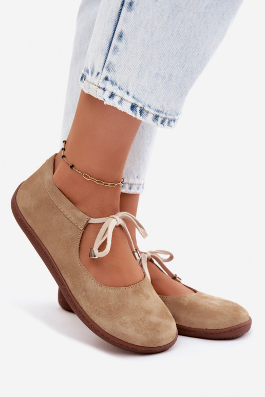 Sandfarbene Veloursleder-Ballerinas mit Riemchen Zazoo 021