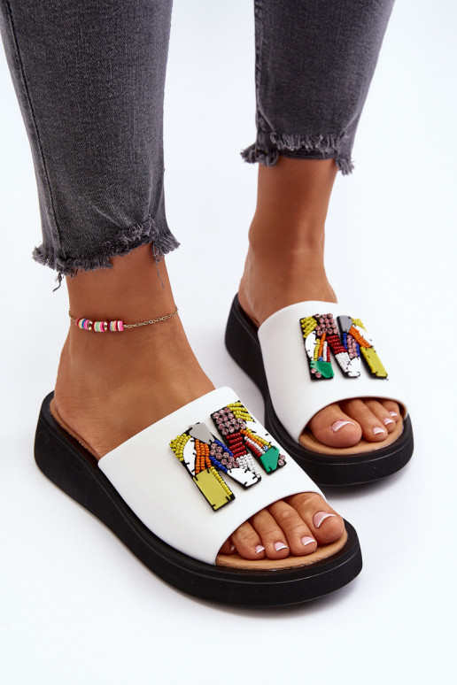 Lederhausschuhe Feminin mit Ornamenten Zueiße Farbe Asames