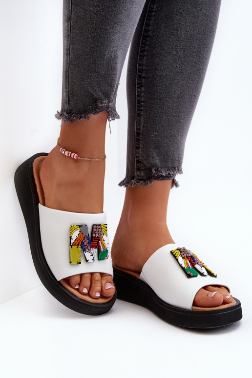 Lederhausschuhe Feminin mit Ornamenten Zueiße Farbe Asames