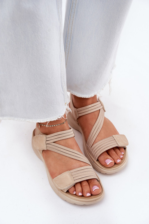 Bequeme Damen sandfarbene Sandalen mit Klettverschlüssen Hallriva
