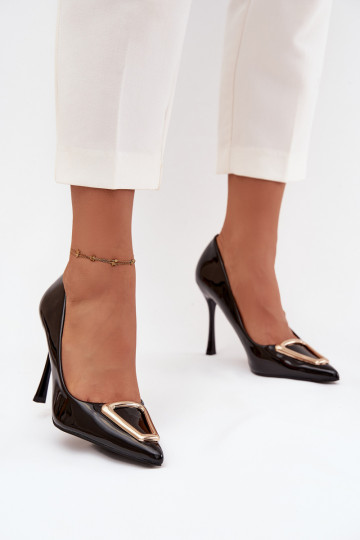 Schwarze High Heels mit Lackeffekt und goldenen Details Paivelle 2