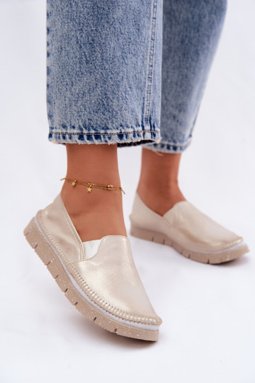 Goldene Slipper für Damen aus Leder Przecierany