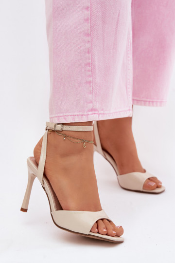 Sandfarbene Damen-Sandalen mit dünnen Absätzen aus Kunstleder Olissey 2