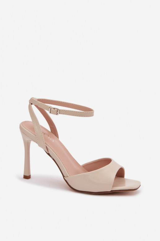 Sandfarbene Damen-Sandalen mit dünnen Absätzen aus Kunstleder Olissey