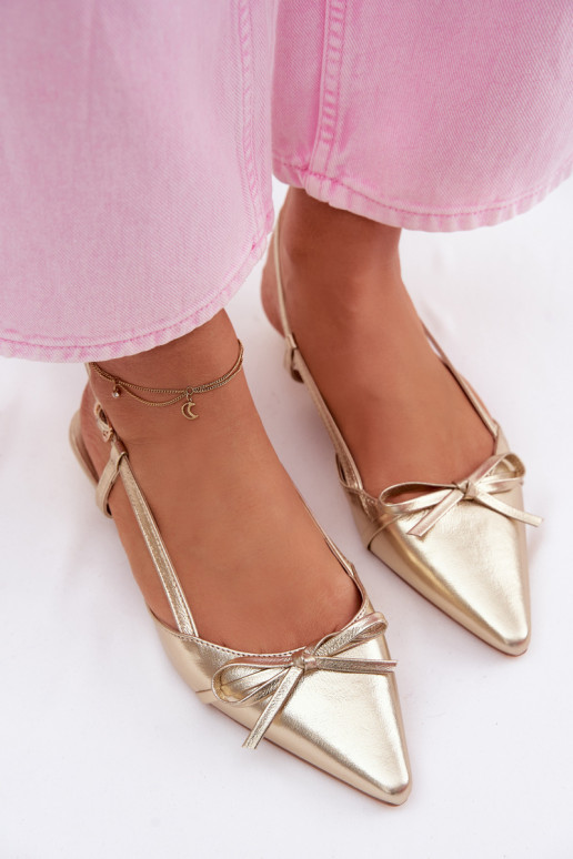 Goldene Damen-Sandalen aus Kunstleder auf niedrigem Absatz Jelmera