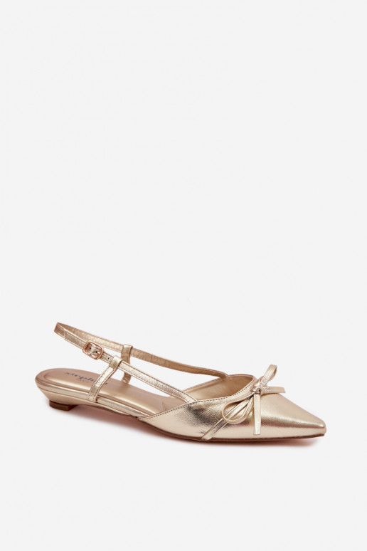 Goldene Damen-Sandalen aus Kunstleder auf niedrigem Absatz Jelmera