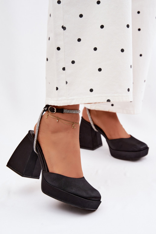 Damensandalen Auf massiven Absätzen Typu Słupek Pasek mit blitzenden Augen schZuarze Farbe Seraphina