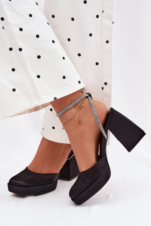 Damensandalen Auf massiven Absätzen Typu Słupek Pasek mit blitzenden Augen schZuarze Farbe Seraphina