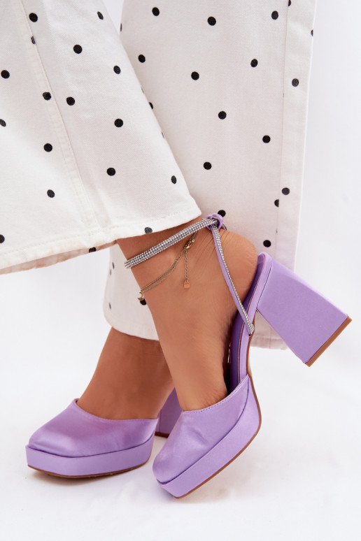 Violette Sandalen auf klobigen Absätzen mit funkelnden Nieten Seraphina