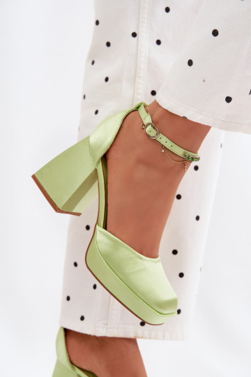 Grüne Sandalen mit Absatz und Satin-Finish Calistae