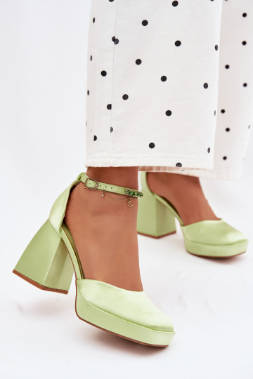 Grüne Sandalen mit Absatz und Satin-Finish Calistae 2