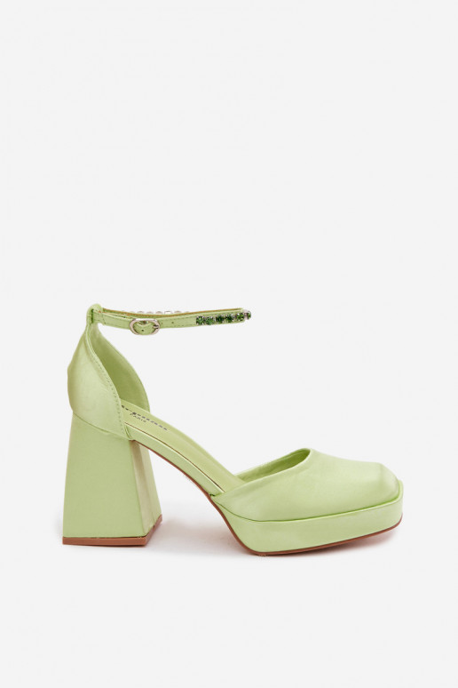 Grüne Sandalen mit Absatz und Satin-Finish Calistae